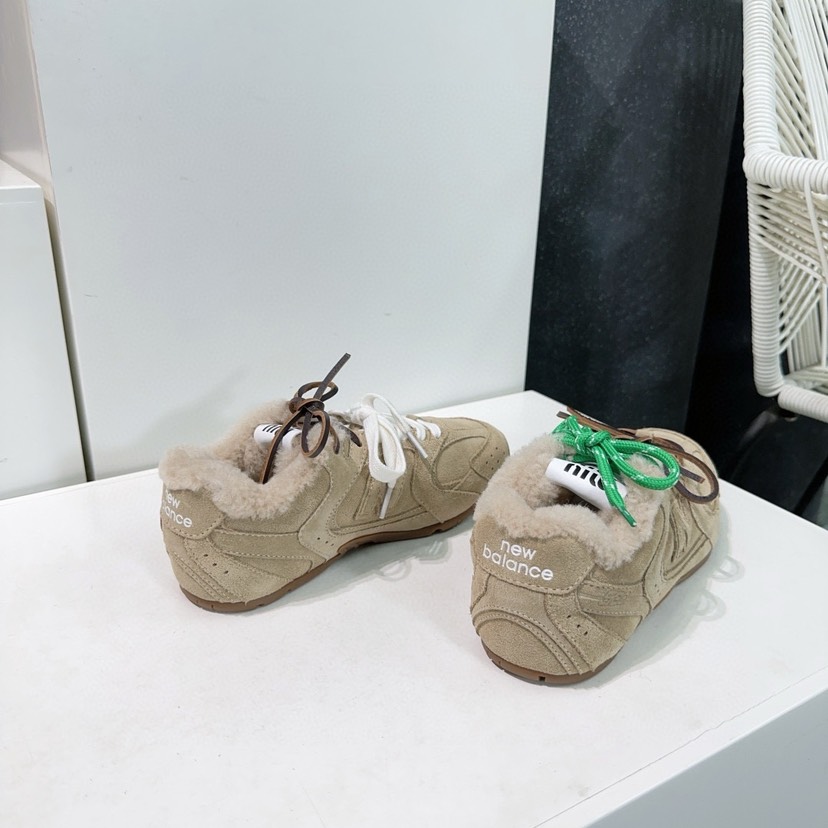 Bagsaaa Balance X Miu Miu 530 SL bleached leather sneakers beige