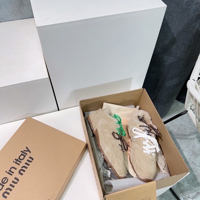 Bagsaaa Balance X Miu Miu 530 SL bleached leather sneakers beige