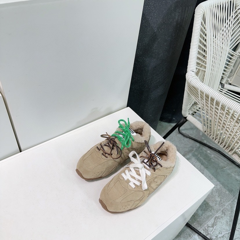 Bagsaaa Balance X Miu Miu 530 SL bleached leather sneakers beige