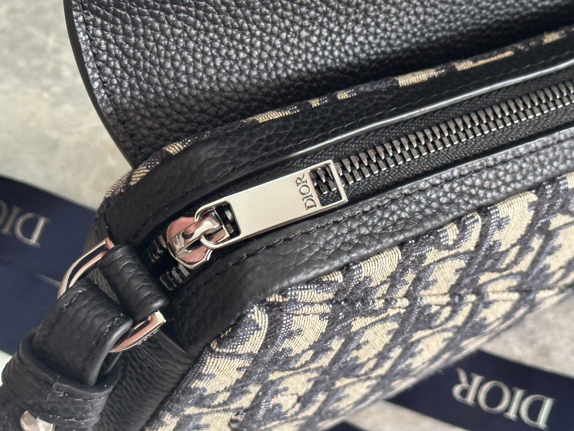 Bagsaaa D10r Mini Saddle Bag Beige and Black D10r Oblique Jacquard with Black Grained Calfskin - 19.5cm