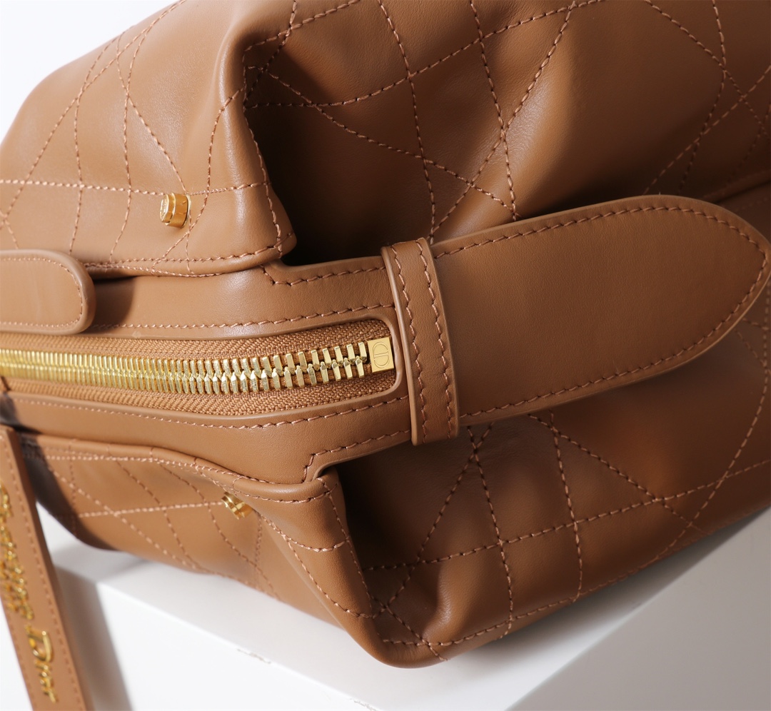 Bagsaaa D10r Medium D-Journey Bag in Vintage Smooth Calfskin Camel Flat Macrocannage - 33cm