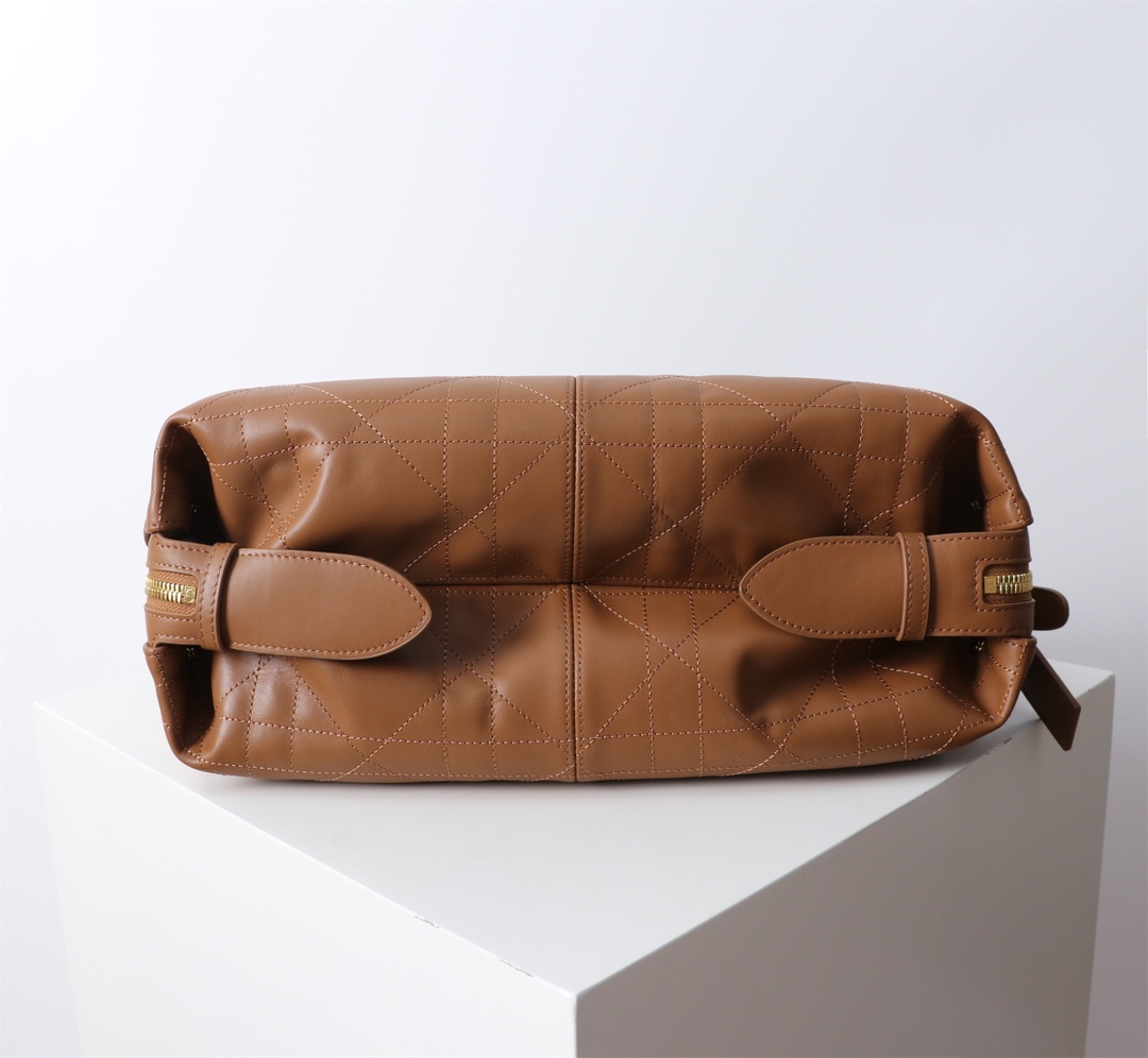 Bagsaaa D10r Medium D-Journey Bag in Vintage Smooth Calfskin Camel Flat Macrocannage - 33cm