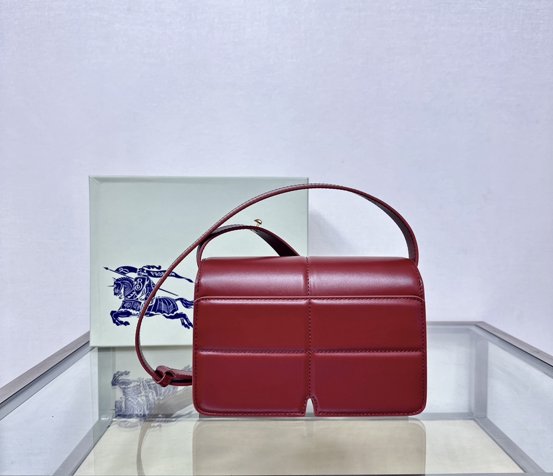 Bagsaaa Bv*b*rry Snip Bag Red - 23cm