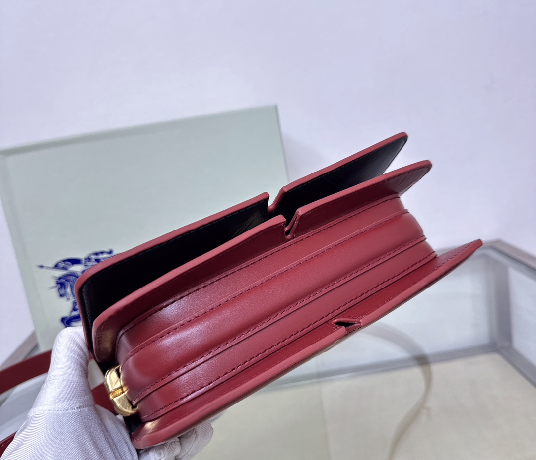 Bagsaaa Bv*b*rry Snip Bag Red - 23cm