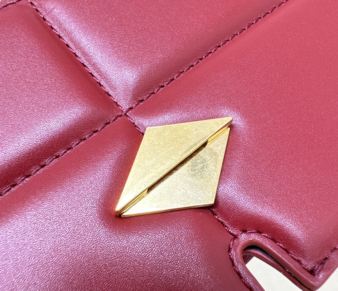 Bagsaaa Bv*b*rry Snip Bag Red - 23cm