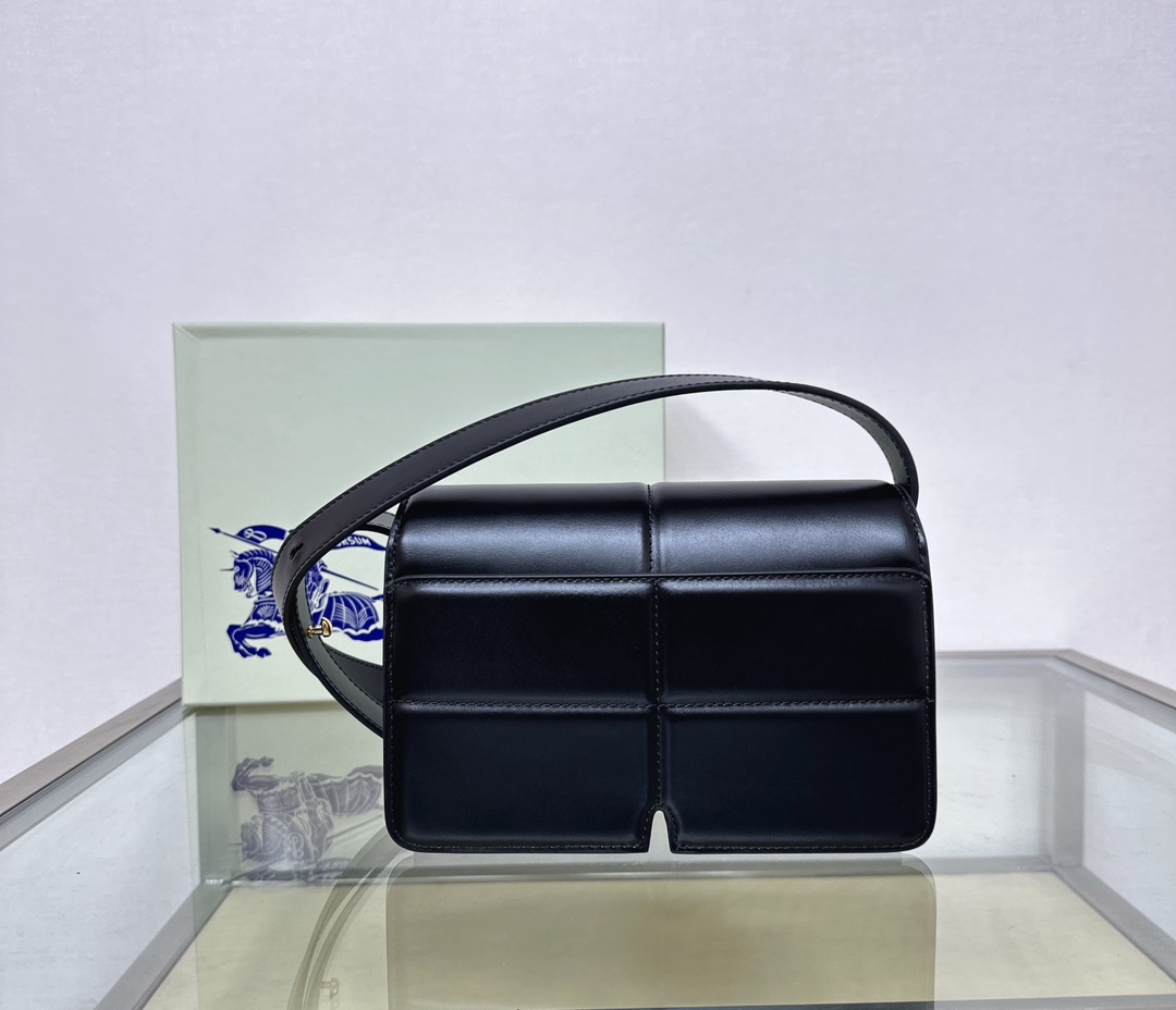 Bagsaaa Bv*b*rry Snip Bag Black - 23cm