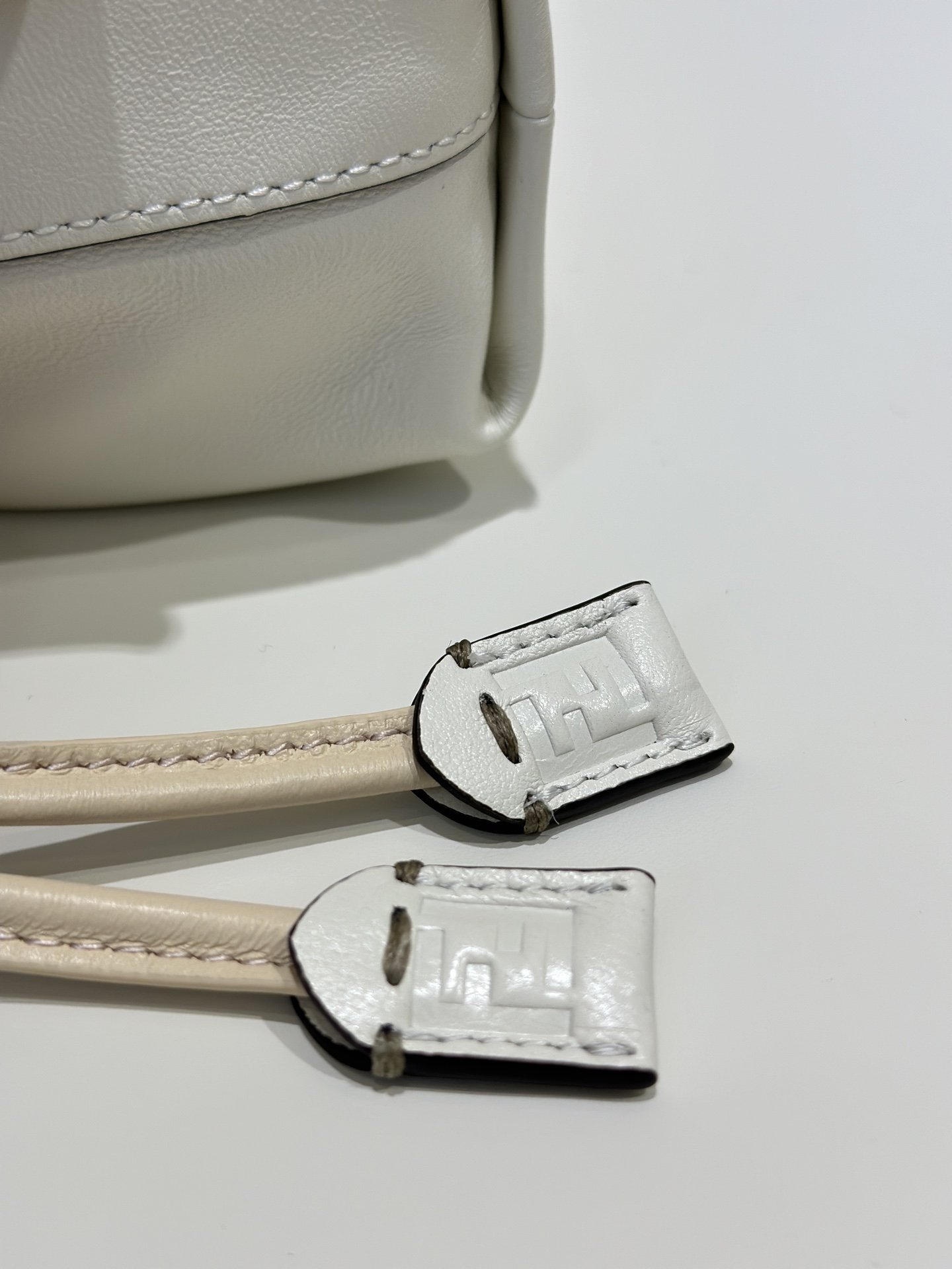 Bagsaaa F**di Mamma Baguette Small White nappa leather mini bag - 16cm