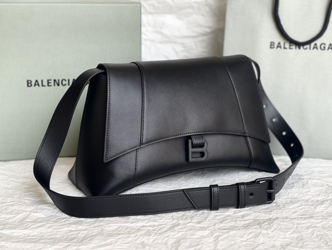 Bagsaaa Ba1en*iaga All Black Leather Shoulder Bag - 32.5cm