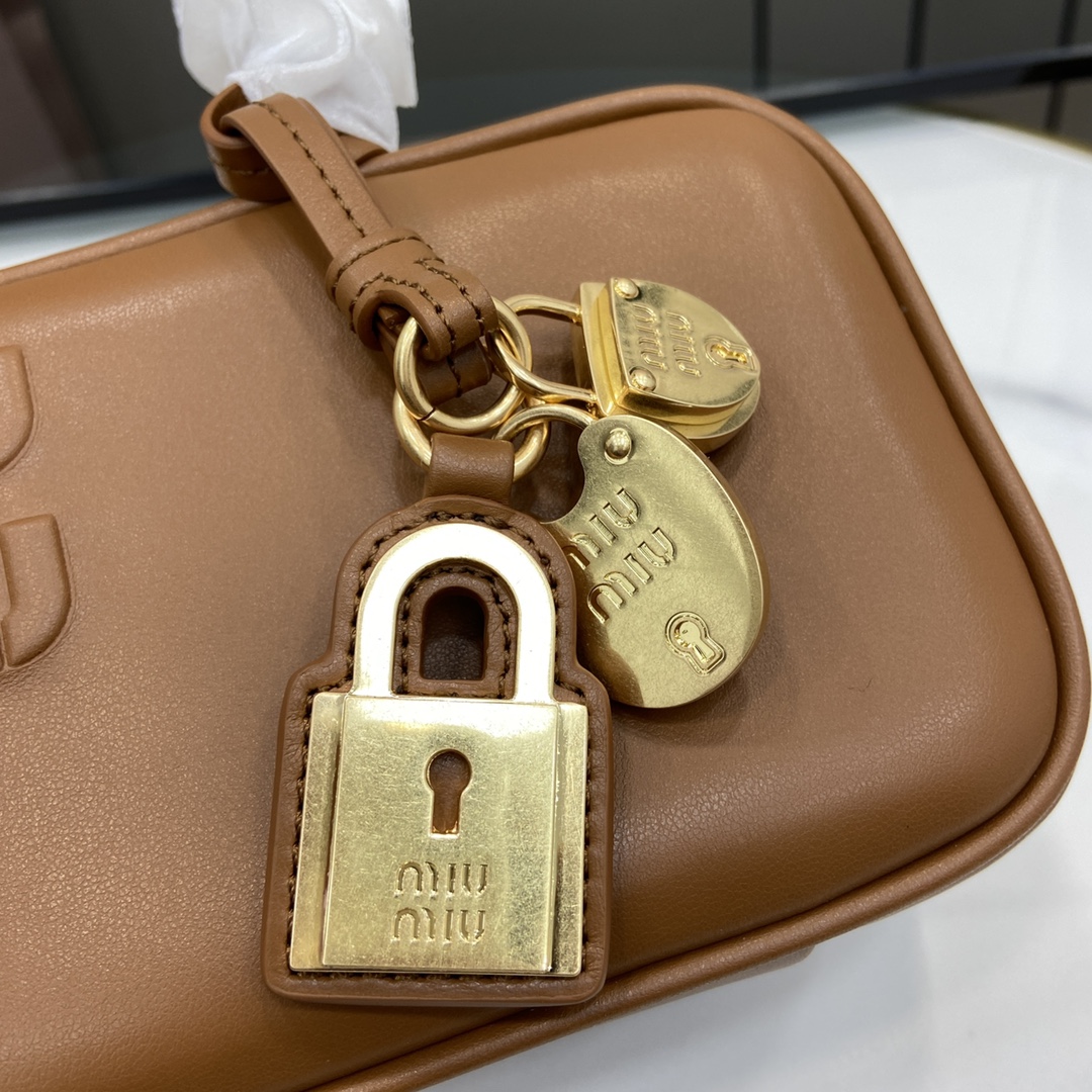 Bagsaaa Miu Miu Beau leather bag small 5BB173 brown - 28cm
