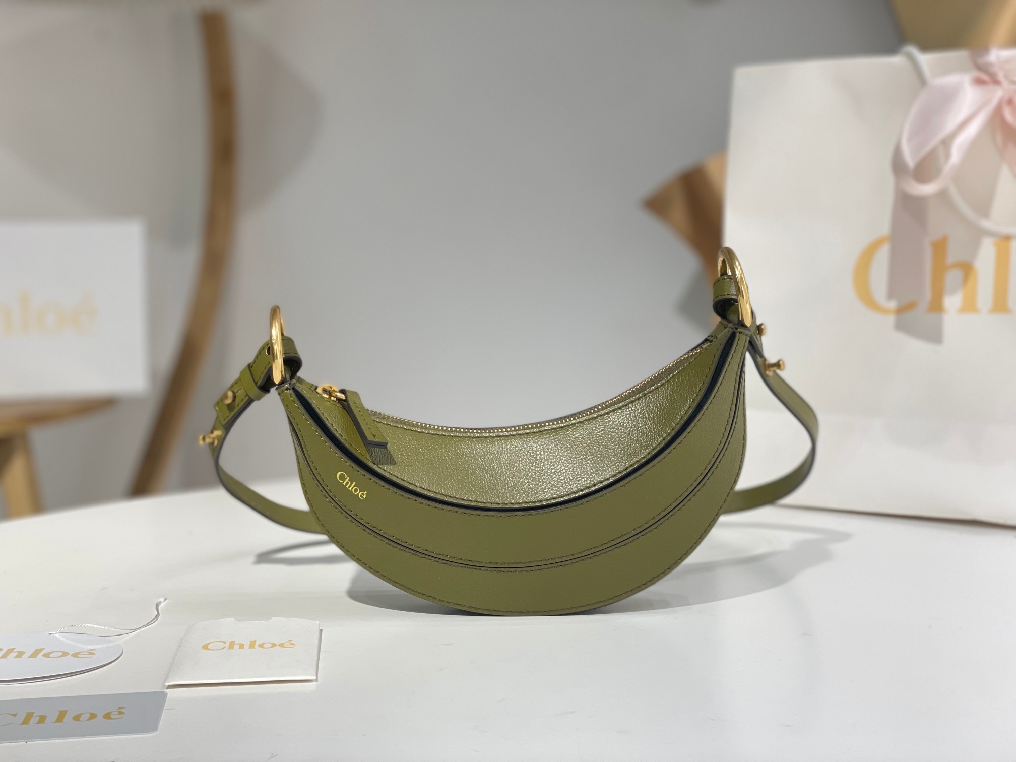 Bagsaaa Chloe Banana cross-body bag in grained leather Sweet Khaki - 22cm