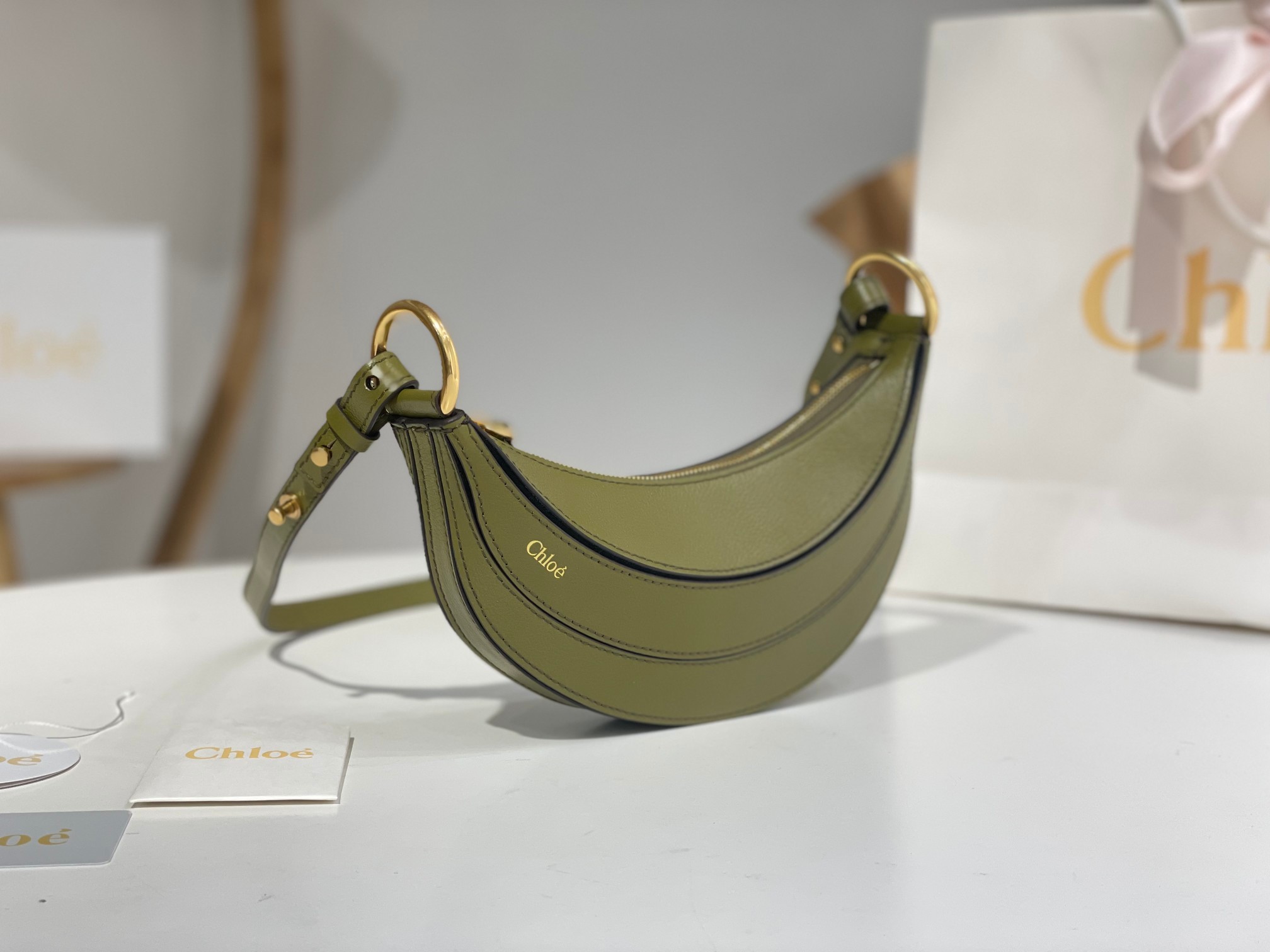 Bagsaaa Chloe Banana cross-body bag in grained leather Sweet Khaki - 22cm