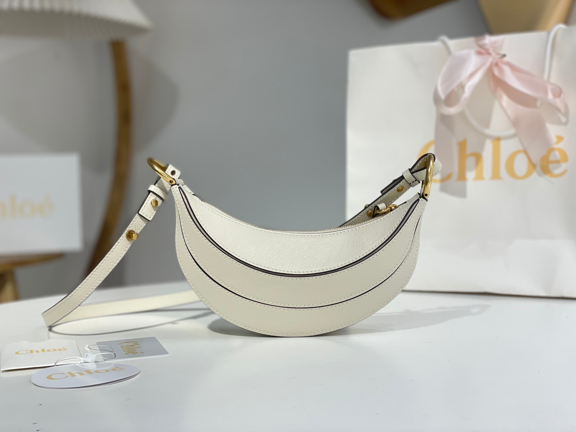 Bagsaaa Chloe Banana cross-body bag in grained leather white - 22cm