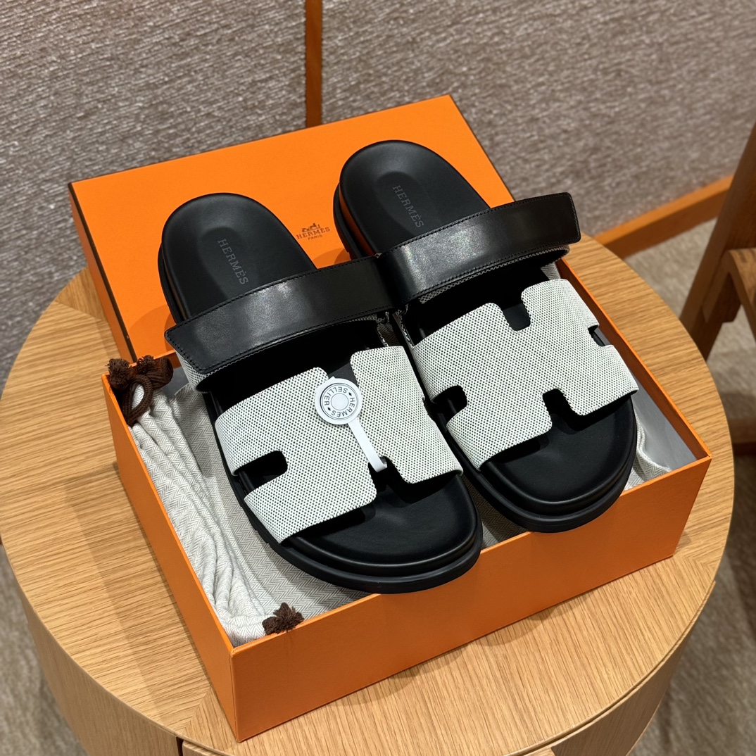 Bagsaaa H**me5 Chypre sandal black leather & canvas
