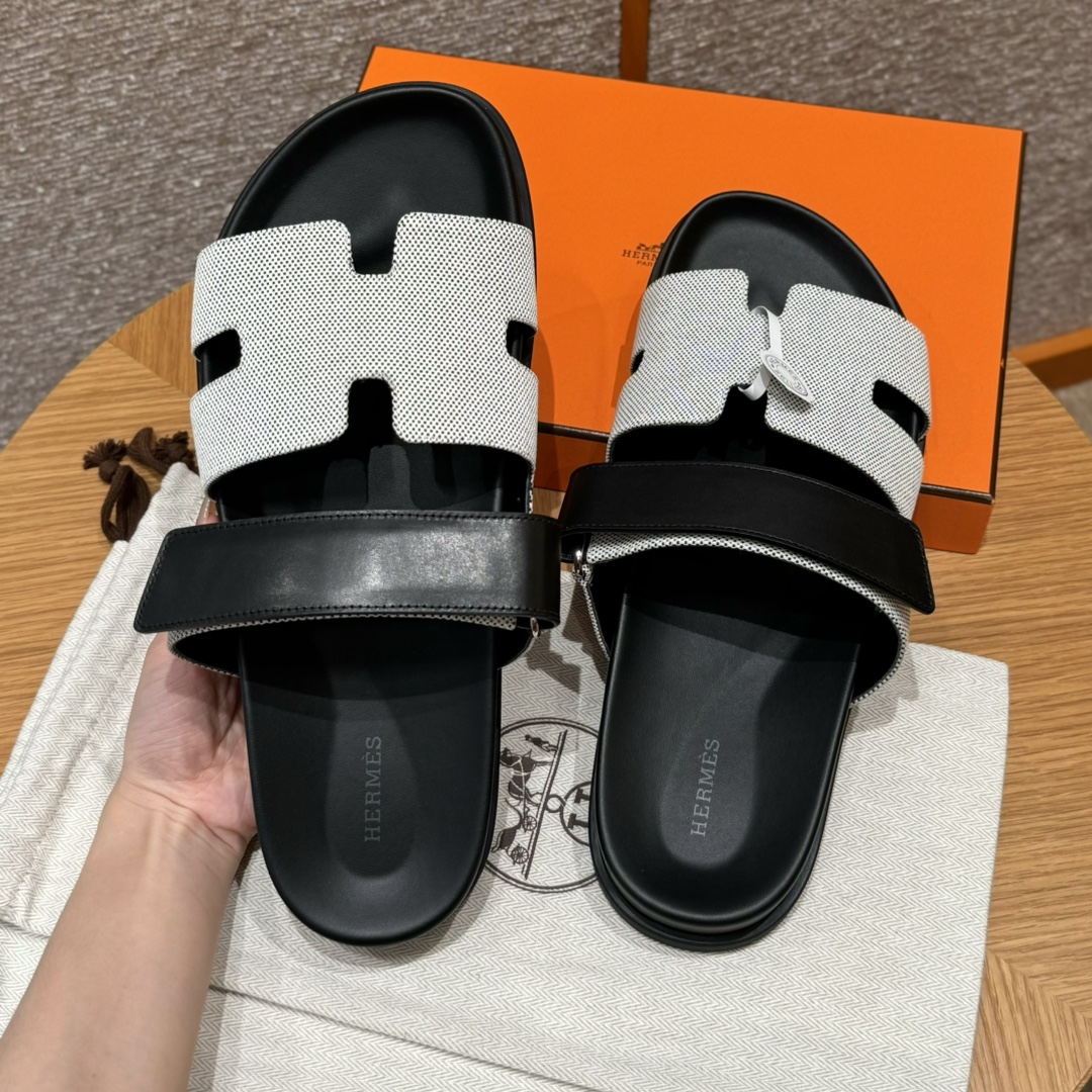 Bagsaaa H**me5 Chypre sandal black leather & canvas