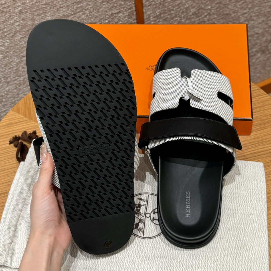 Bagsaaa H**me5 Chypre sandal black leather & canvas