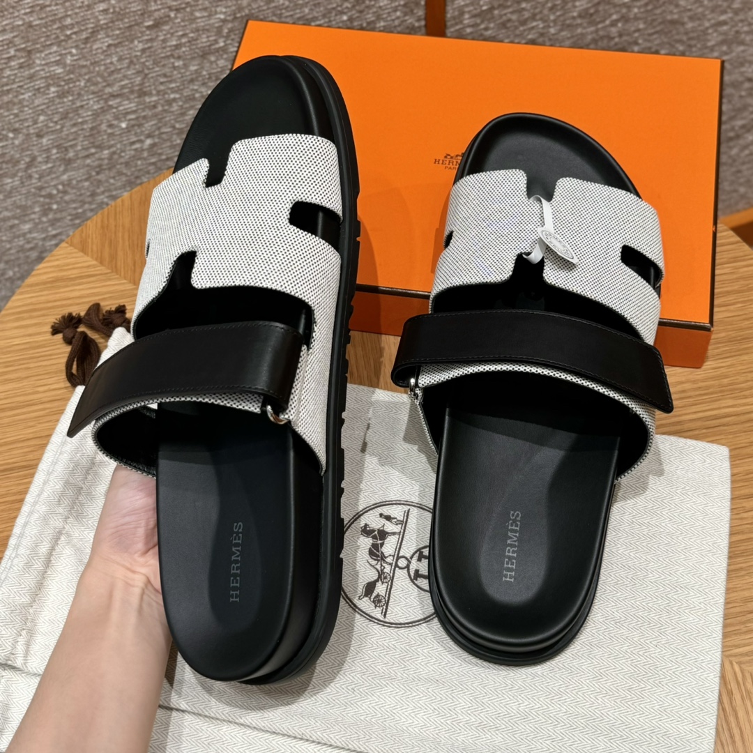 Bagsaaa H**me5 Chypre sandal black leather & canvas