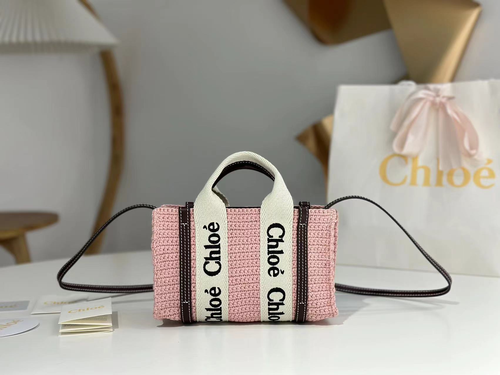 Bagsaaa Chloe Mini Woody Tote Bag in Crochet pink - 20cm