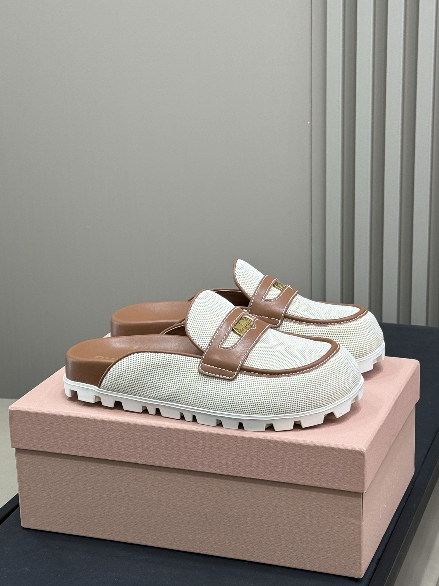 Bagsaaa Miu Miu Canvas and leather mules Beige/Brandy