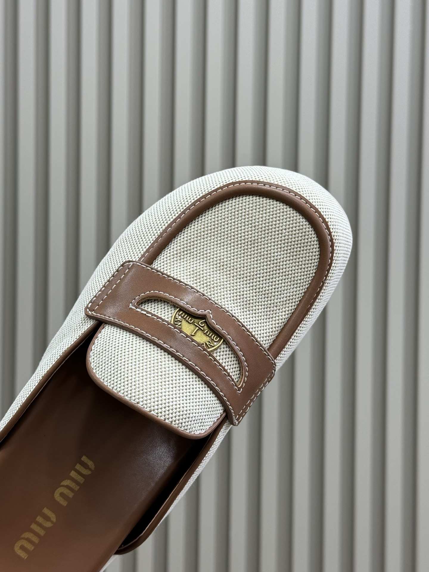 Bagsaaa Miu Miu Canvas and leather mules Beige/Brandy