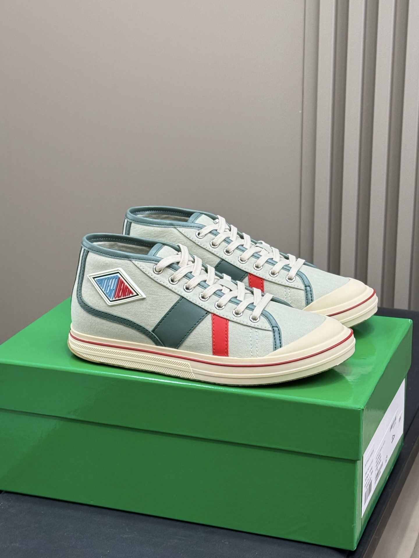 Bagsaaa B0tt*ga Ven*ta Eliot Sneaker Mid-top lace-up sneaker White jade/aloe