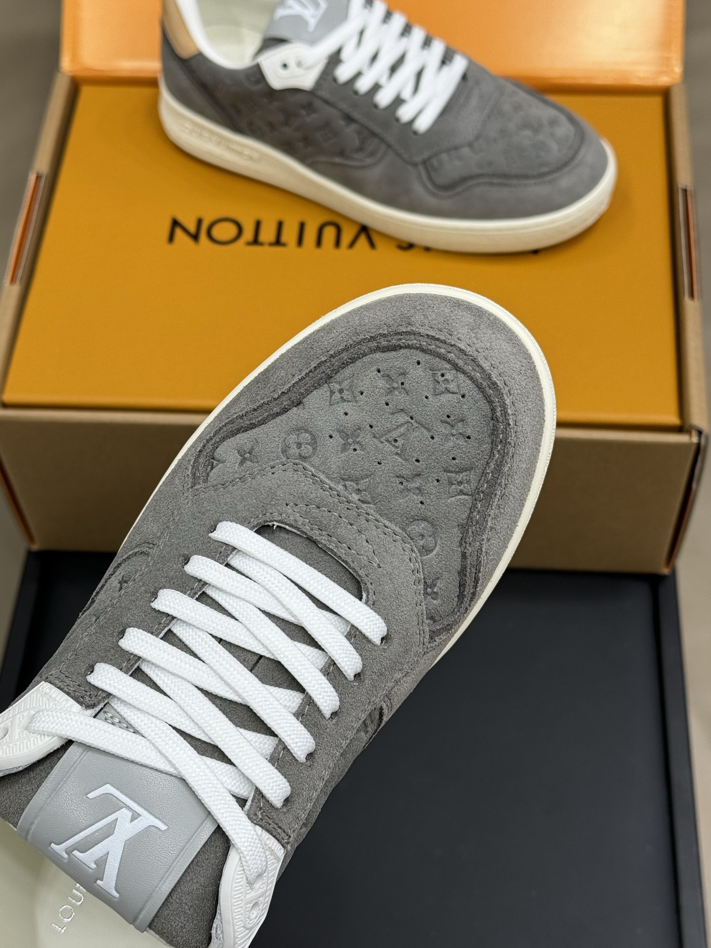 Bagsaaa LV Stadium Sneaker Gray suede
