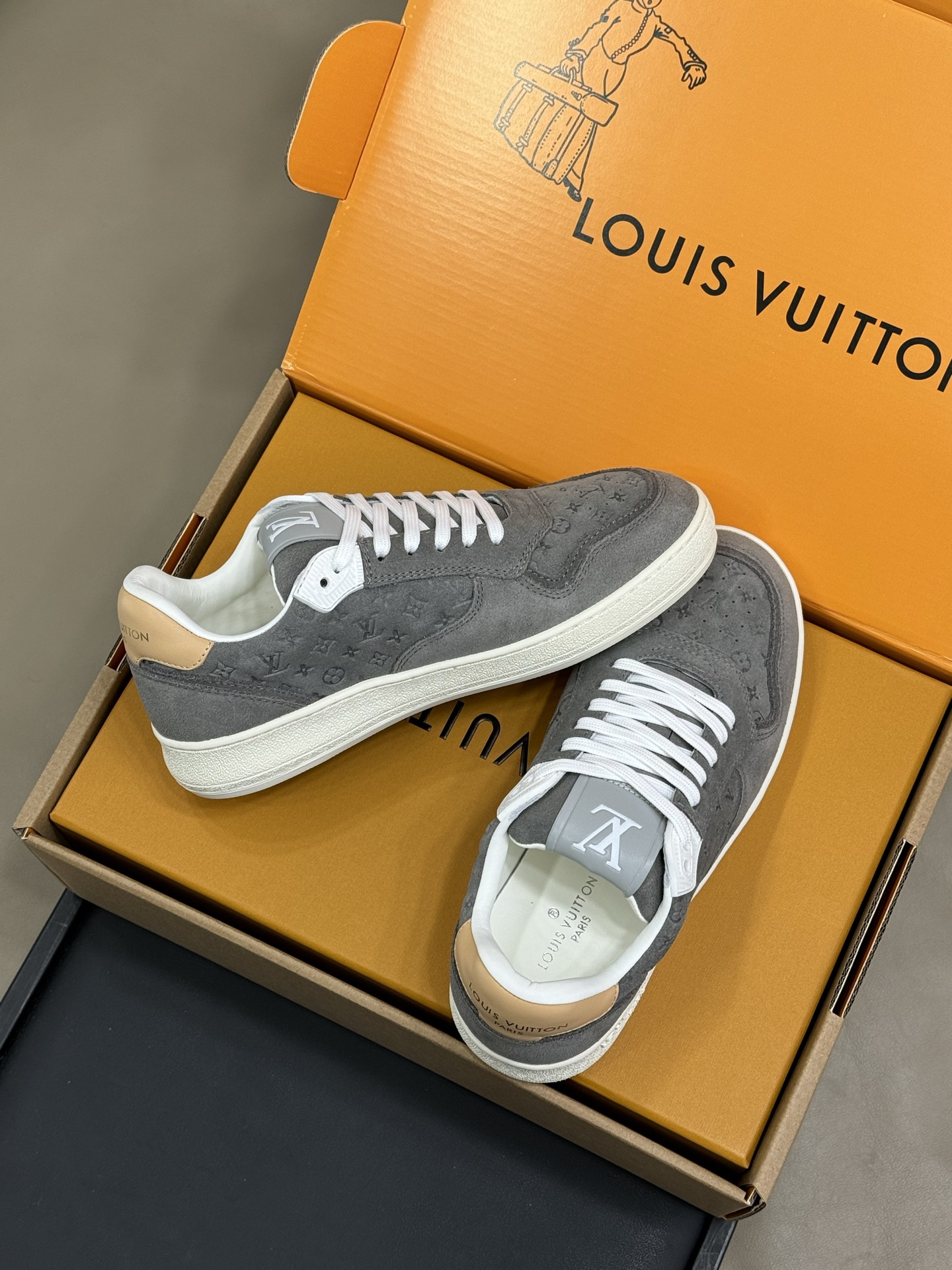 Bagsaaa LV Stadium Sneaker Gray suede