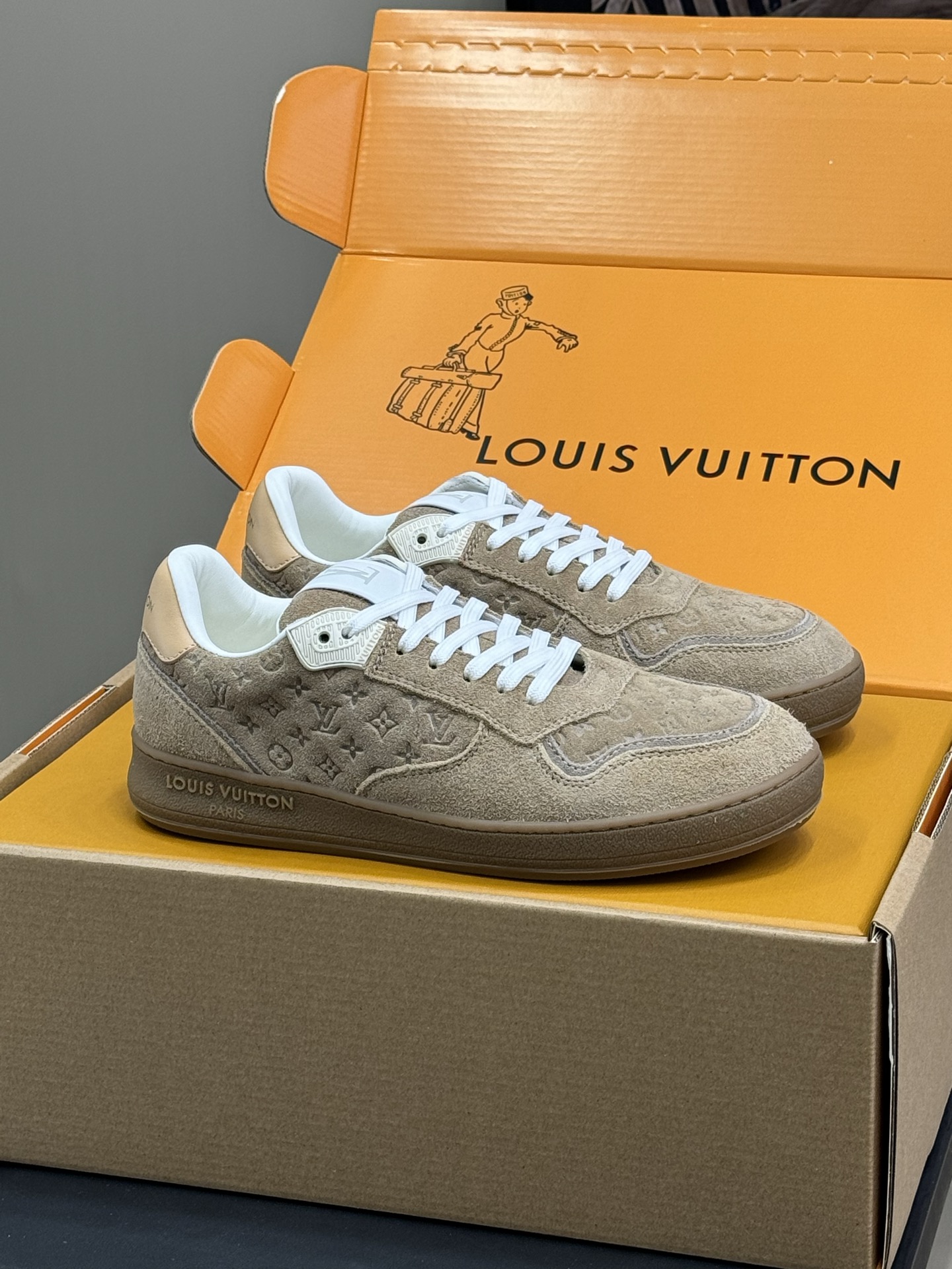 Bagsaaa LV Stadium Sneaker Beige suede