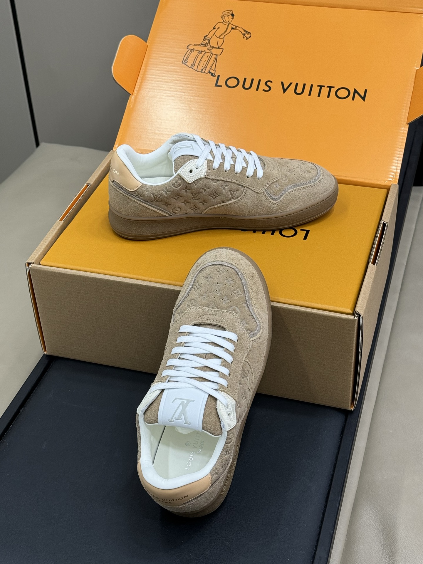 Bagsaaa LV Stadium Sneaker Beige suede