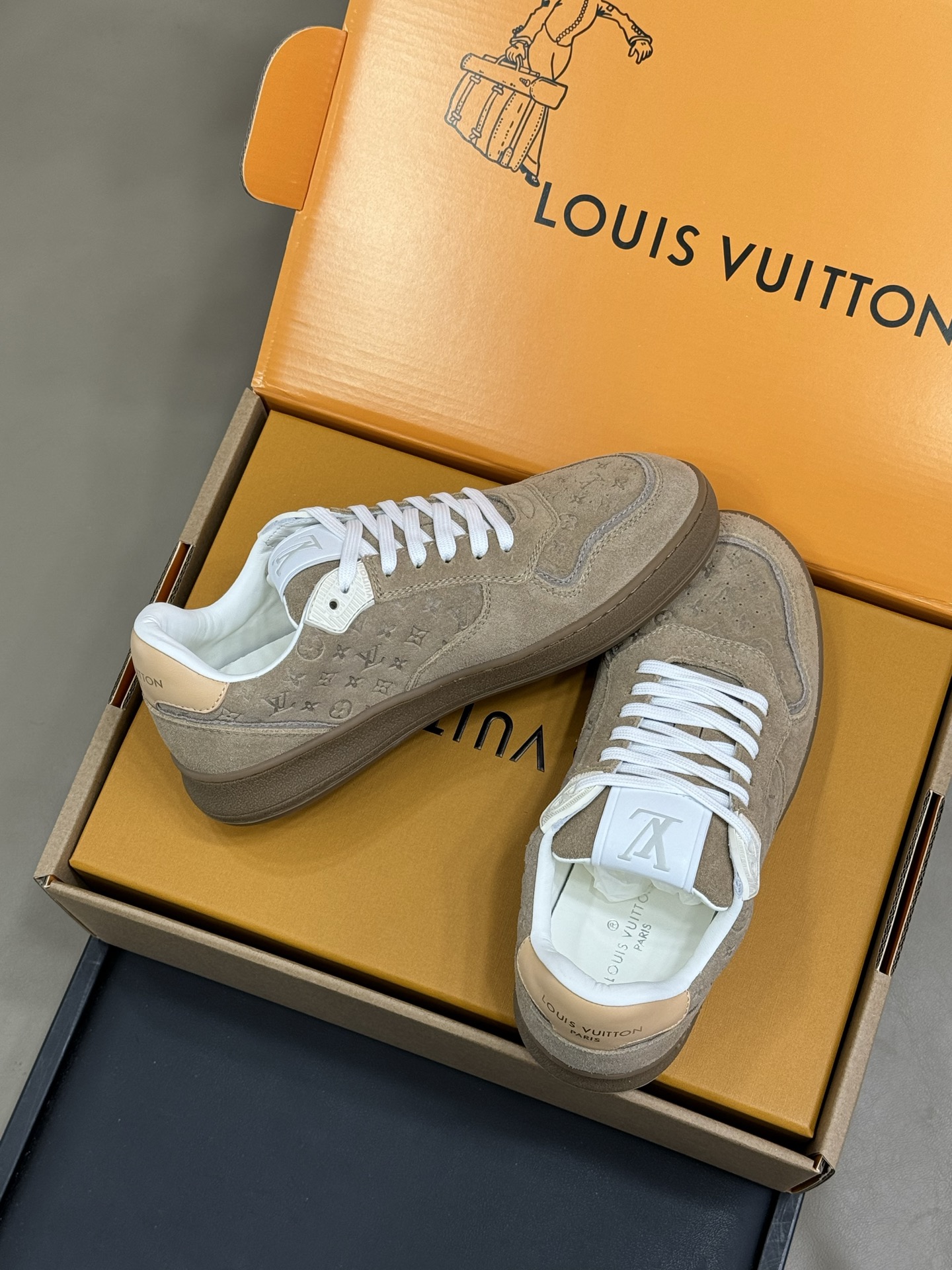 Bagsaaa LV Stadium Sneaker Beige suede