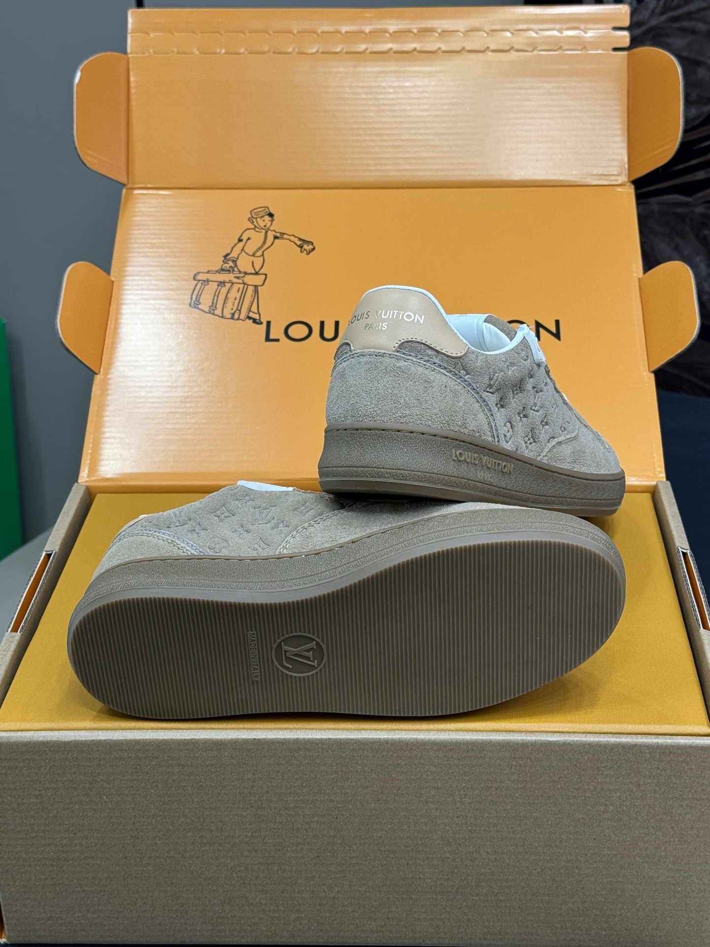 Bagsaaa LV Stadium Sneaker Beige suede