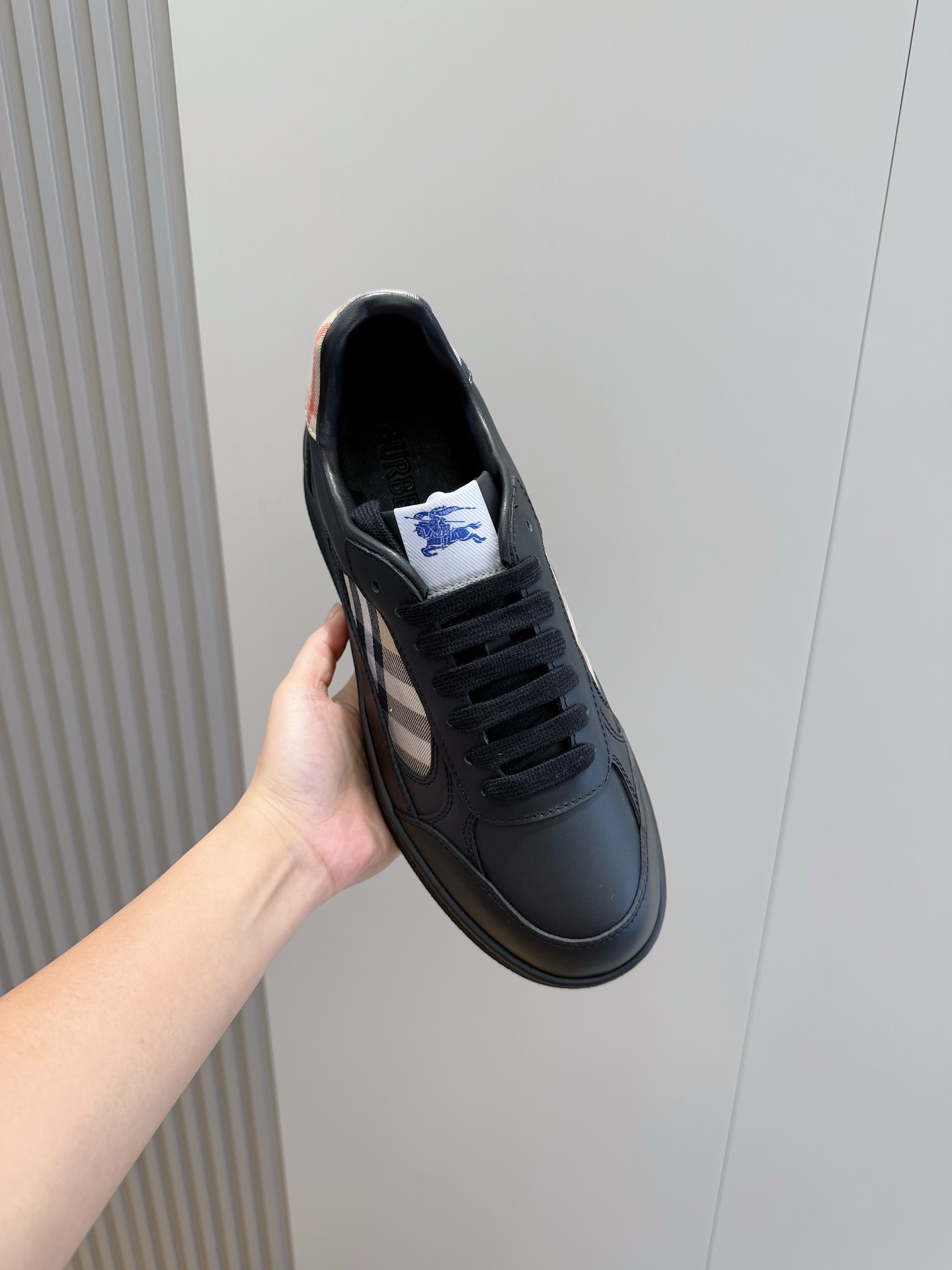 Bagsaaa Bv*b*rry Leather and Check Terrace Sneakers​ Black