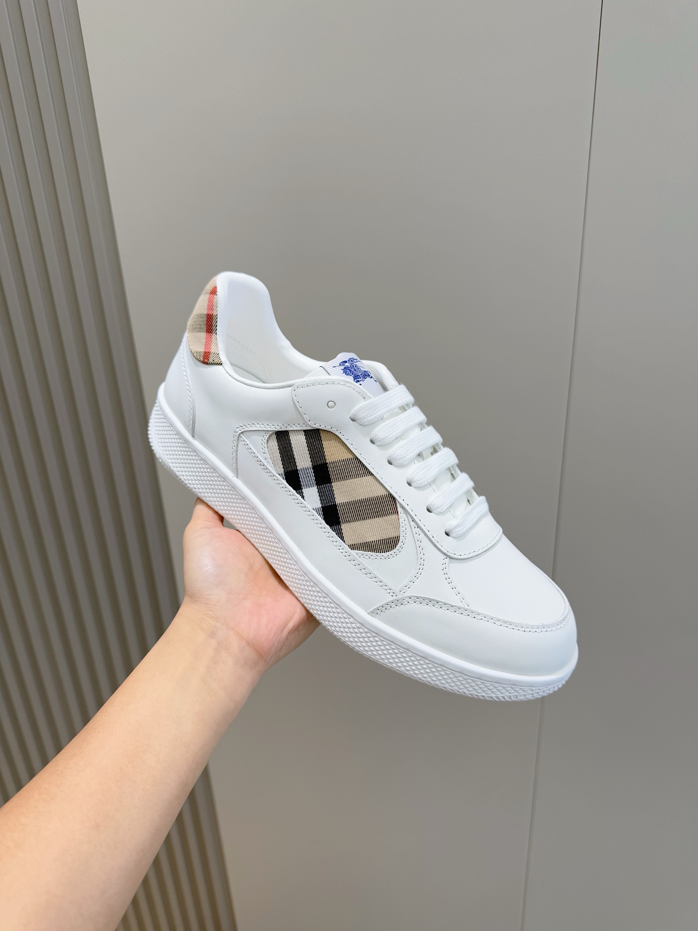 Bagsaaa Bv*b*rry Leather and Check Terrace Sneakers​ White