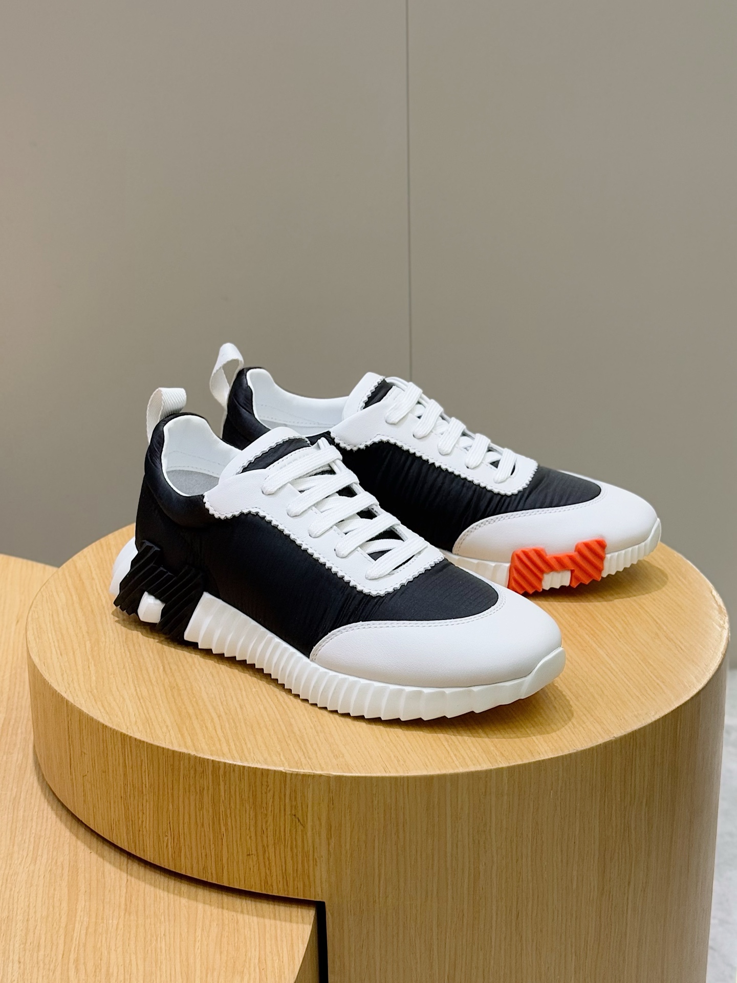 Bagsaaa H**me5 Bouncing sneaker black & white