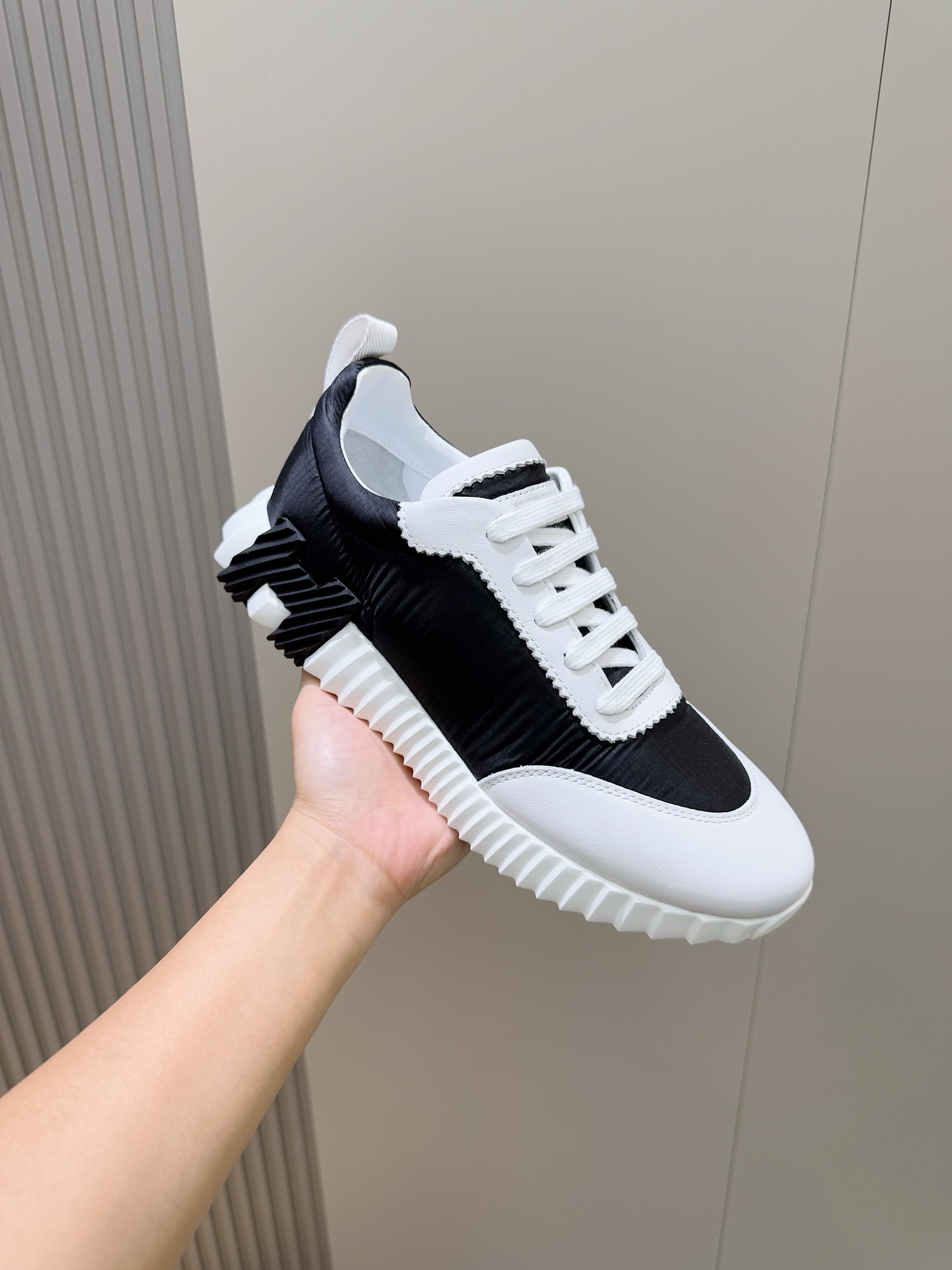 Bagsaaa H**me5 Bouncing sneaker black & white