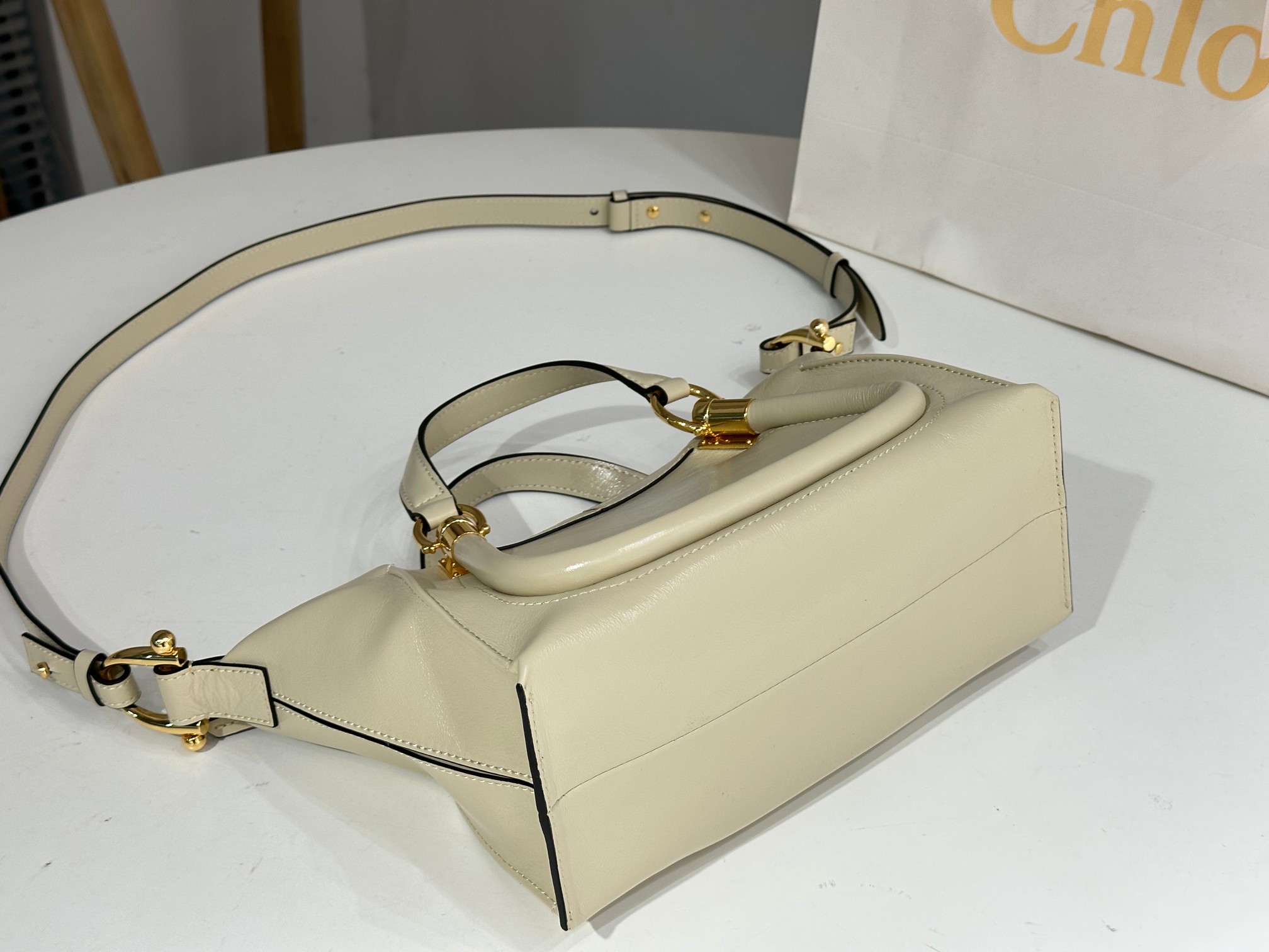 Bagsaaa Chloe Small Paraty 24 bag in shiny leather beige - 27cm