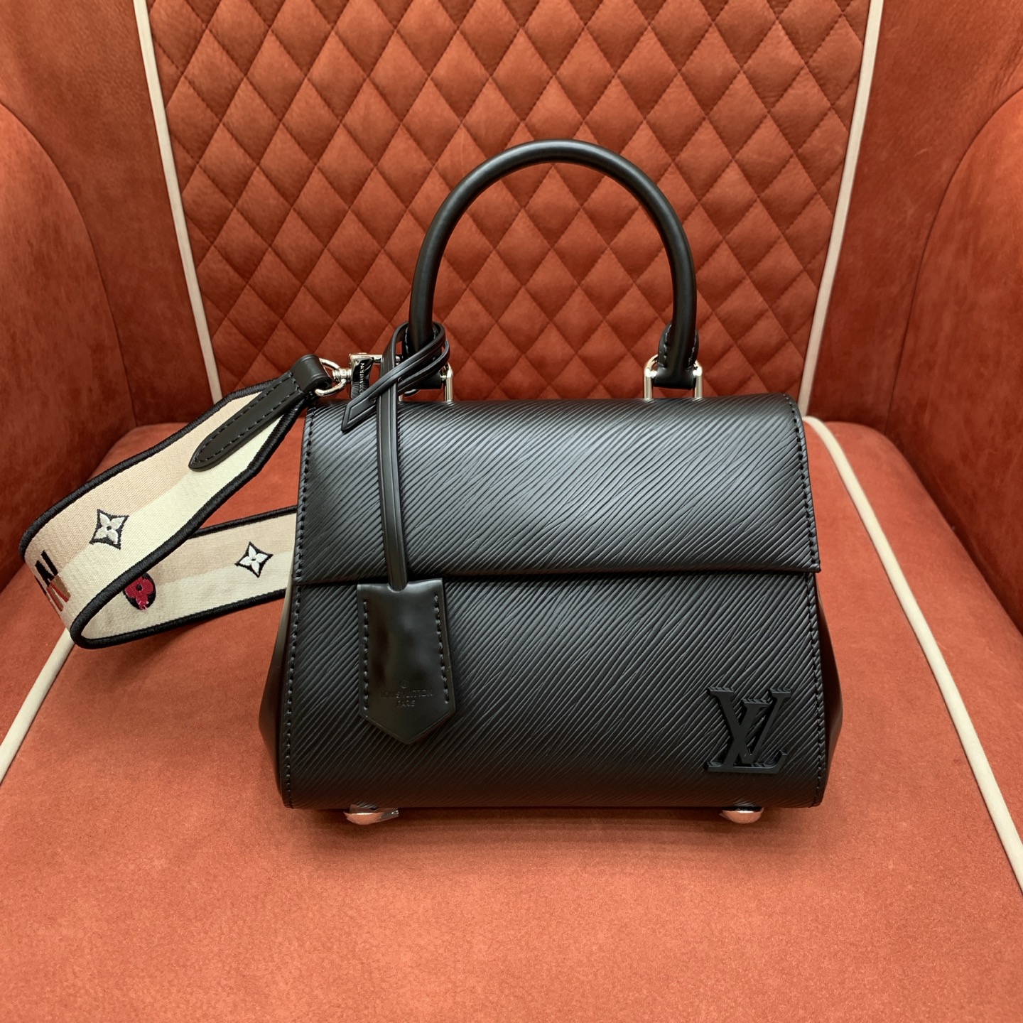 Bagsaaa LV M58925 Cluny Mini Bag Black - 20 x 16 x 7.5 cm