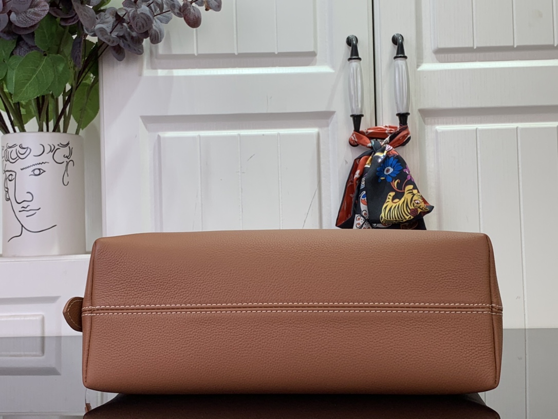 Bagsaaa LV M13151 Low Key Messenger Bag Brown - 30 x 18 x 12 cm
