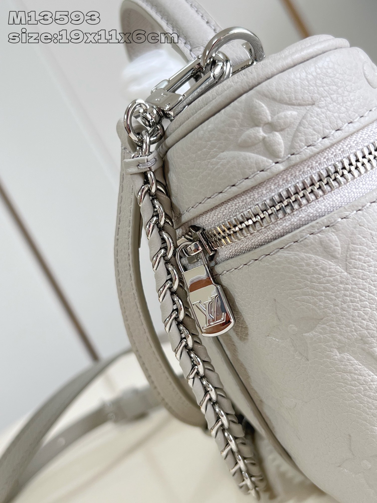 Bagsaaa LV M13593 Vanity Chain Pouch Mist Grey - 19cm