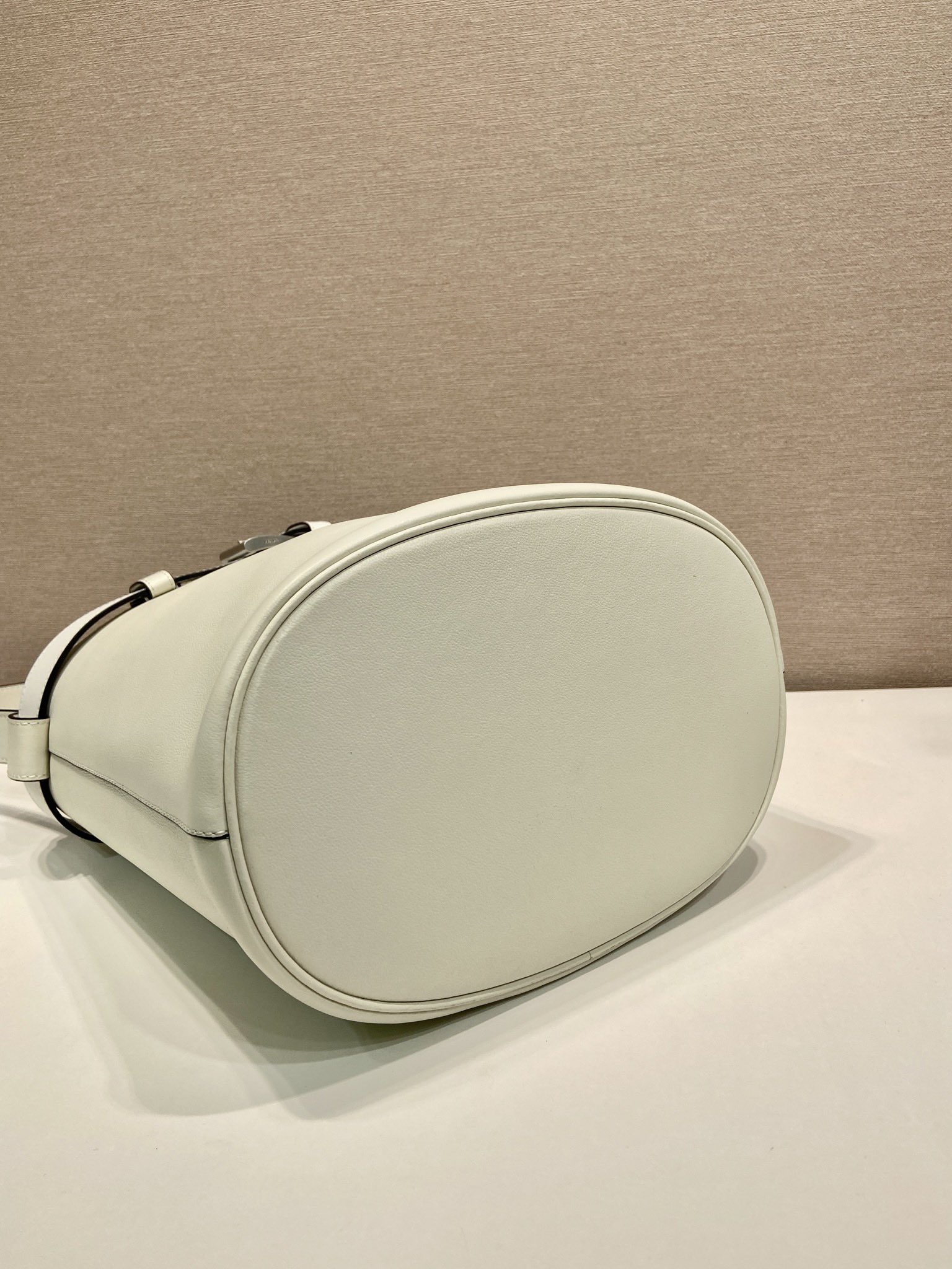 Bagsaaa Pra*a Buckle leather bucket bag with belt 1BE085 white - 29cm