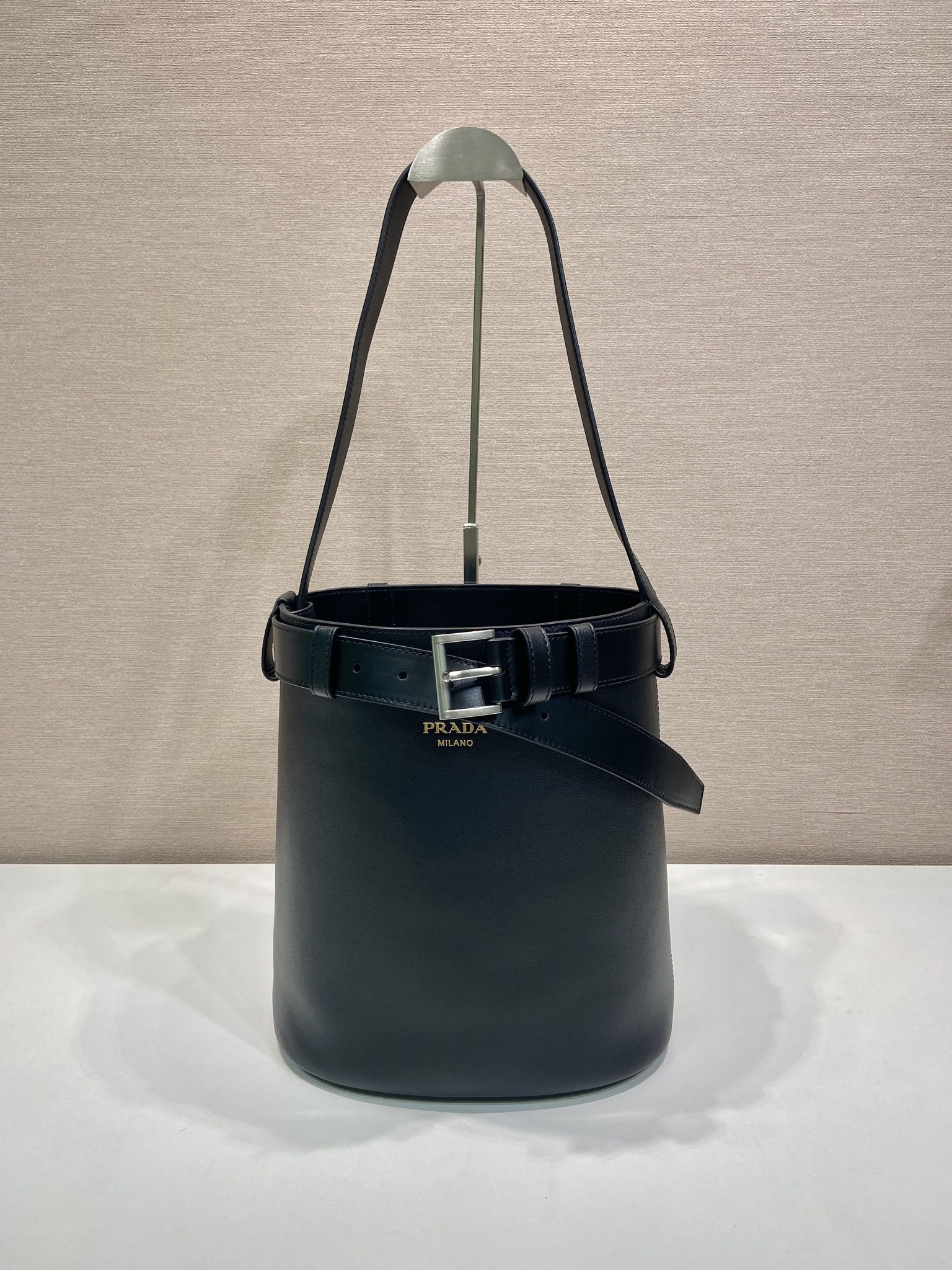 Bagsaaa Pra*a Buckle leather bucket bag with belt 1BE085 black - 29cm