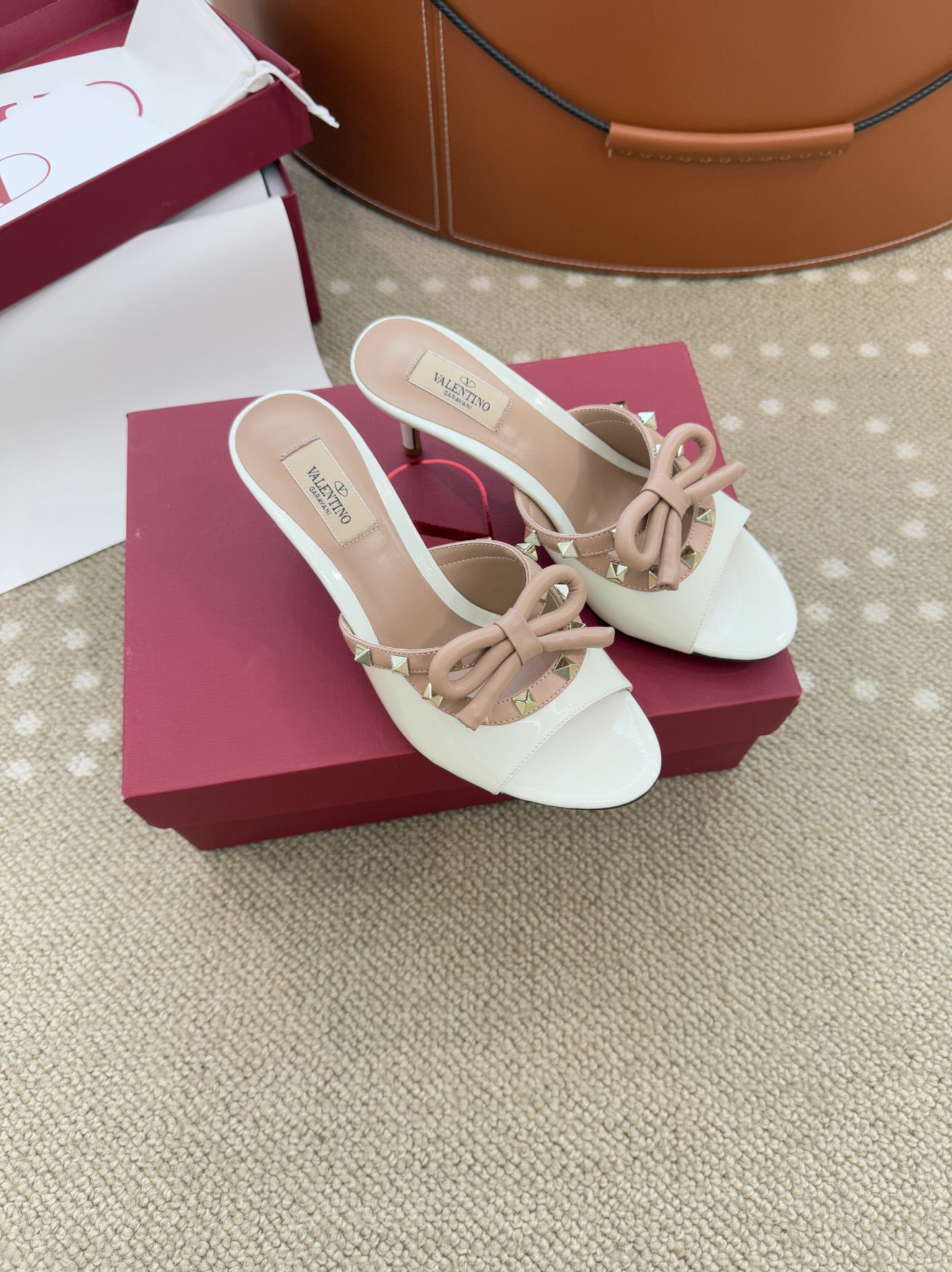 Bagsaaa Va1e*ntin0 Rockstud patent leather mules white 6cm