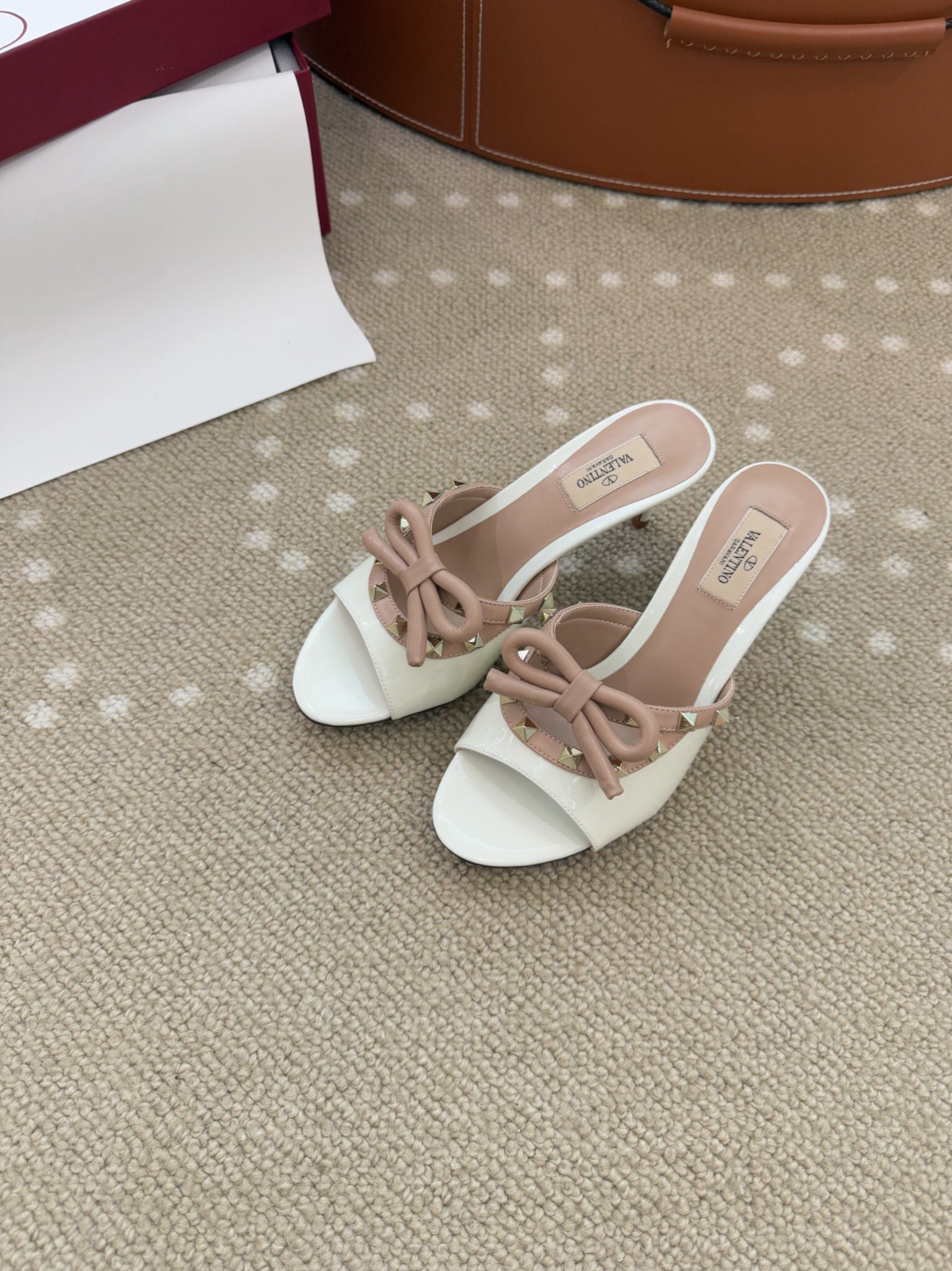 Bagsaaa Va1e*ntin0 Rockstud patent leather mules white 6cm