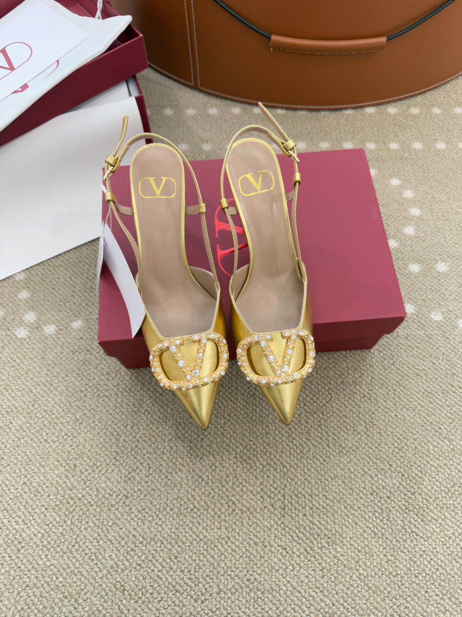 Bagsaaa Va1e*ntin0 Garavani 80mm VLogo Signature slingback pumps gold