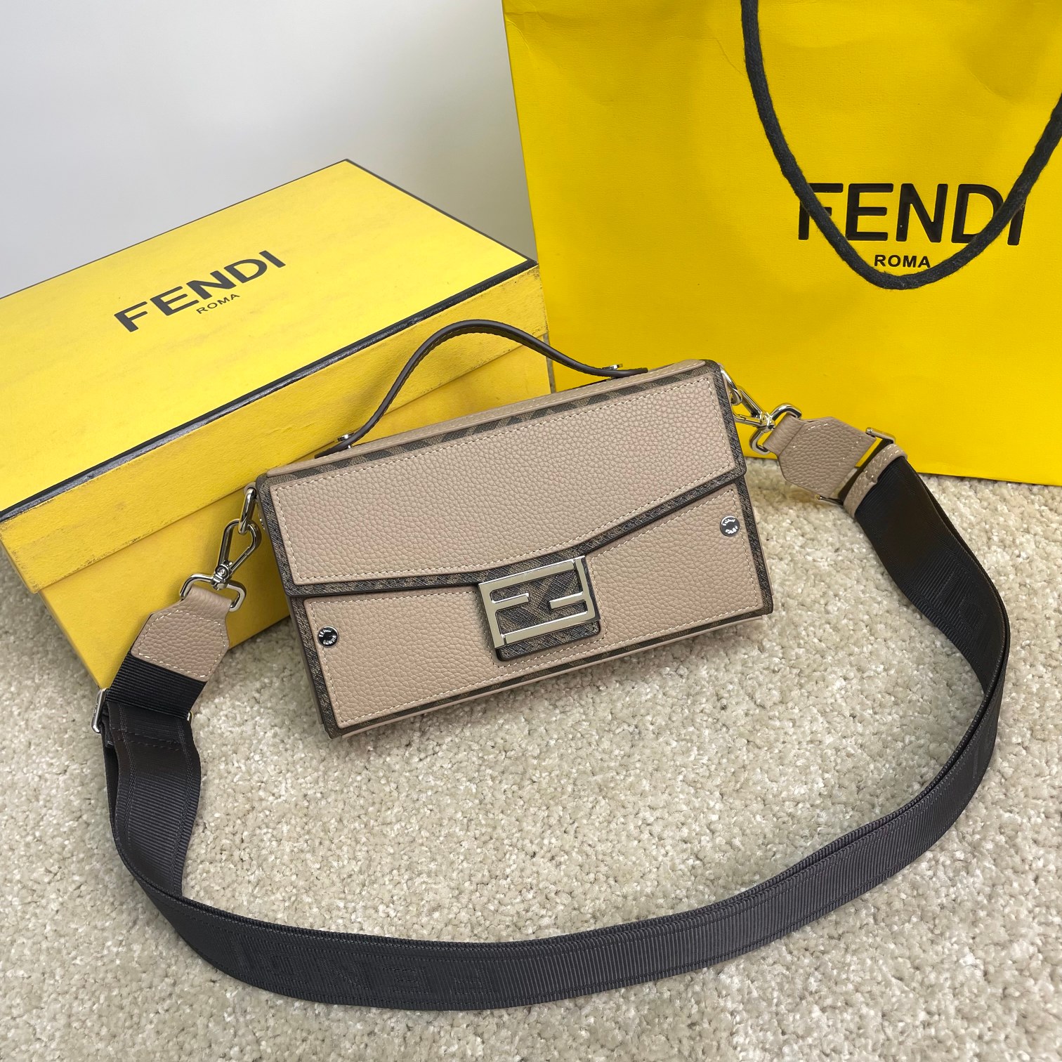 Bagsaaa F**di Baguette Soft Trunk Bag - 22cm
