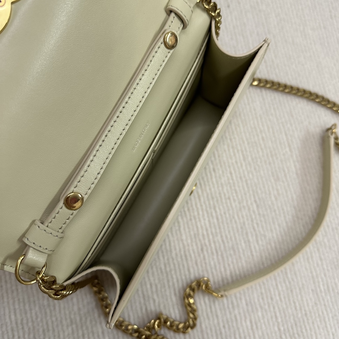 Bagsaaa Ce1i*e Wallet On Chain Margo In Shiny Calfskin 10L033 Cream - 19.5cm