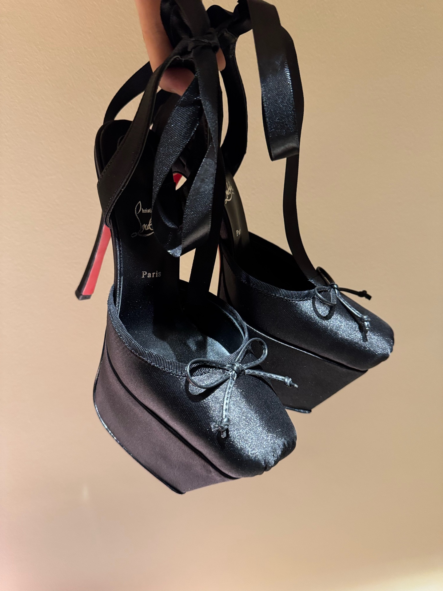 Bagsaaa Chr1st1an Louboutin Black Silk Cassia Pumps Red Sole - 15.5cm