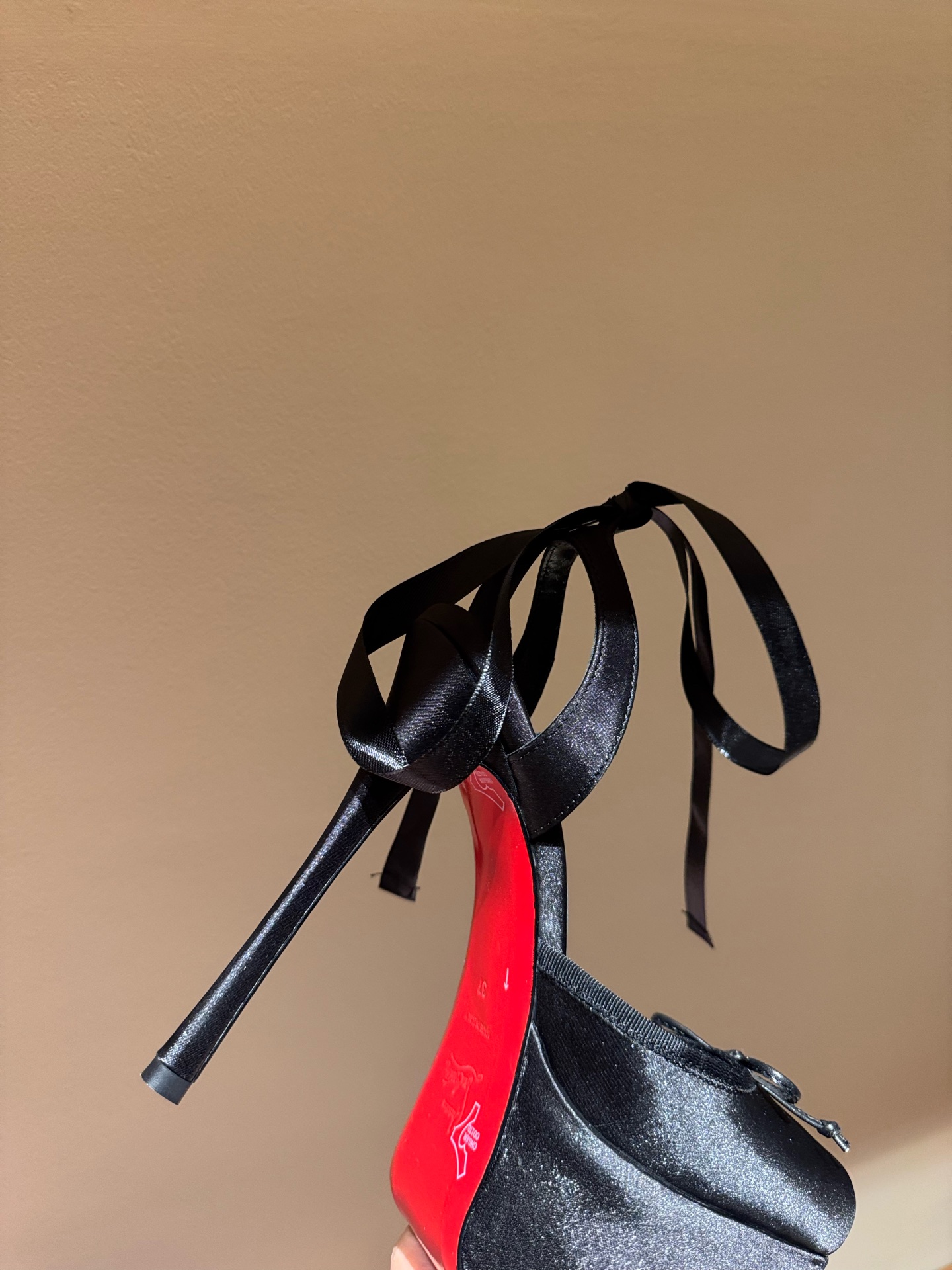 Bagsaaa Chr1st1an Louboutin Black Silk Cassia Pumps Red Sole - 15.5cm
