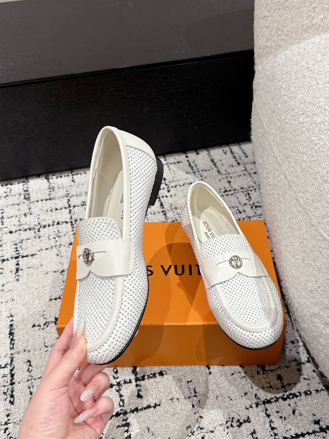 Bagsaaa LV Soho Flat Loafer Ecru White