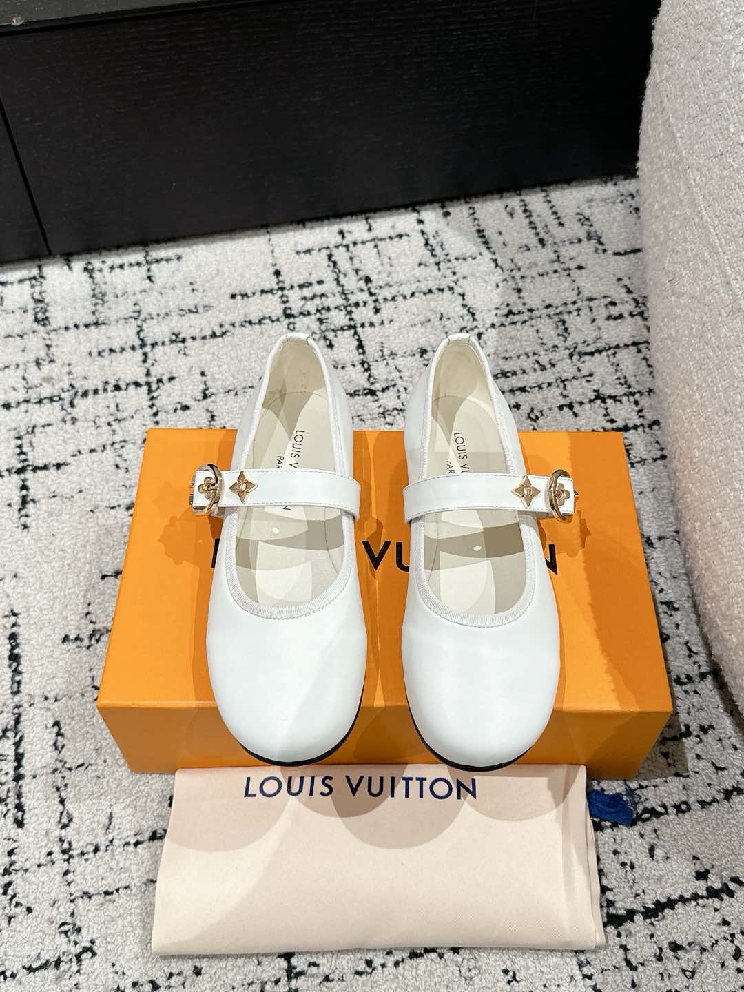 Bagsaaa LV Romy Flat Ballerina White