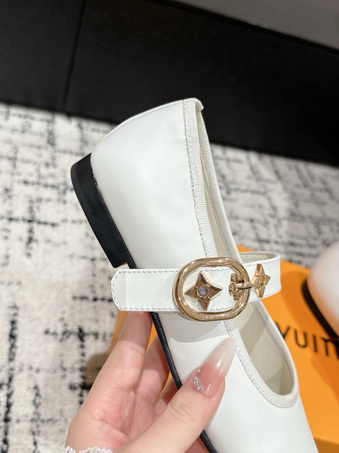 Bagsaaa LV Romy Flat Ballerina White